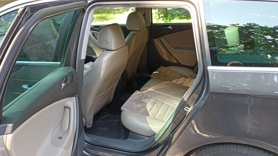 Volkswagen Passat Variant Highline MoccaAnthrazite 3