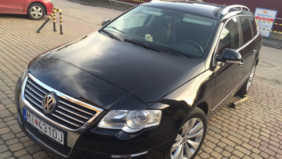 Volkswagen Passat Variant Highline~Chrome 2
