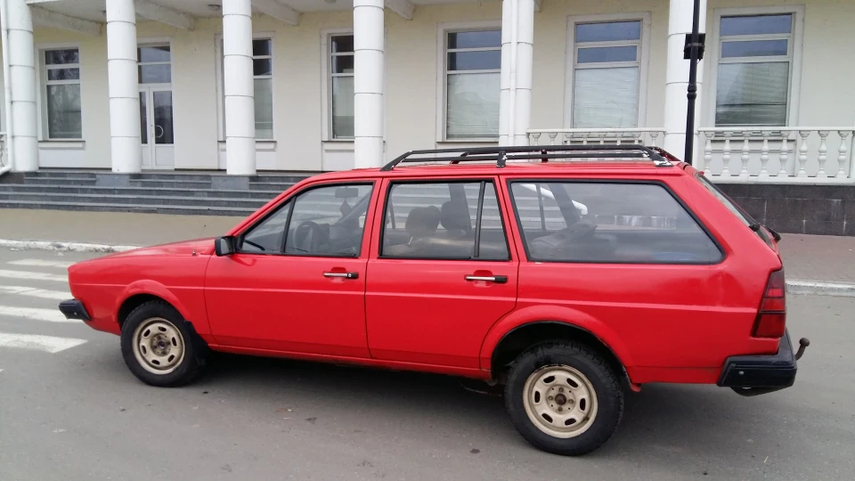 Volkswagen Passat Variant Червоний Крокодил 2