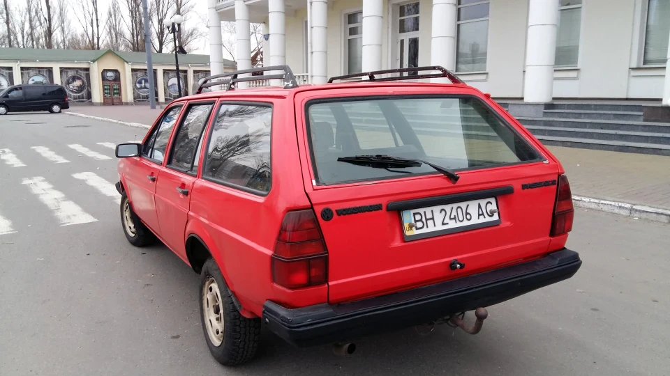 Volkswagen Passat Variant Червоний Крокодил 3
