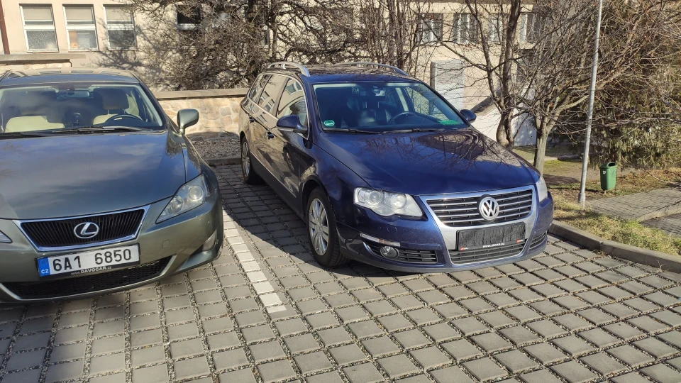 Volkswagen Passat Variant MODRIK 2