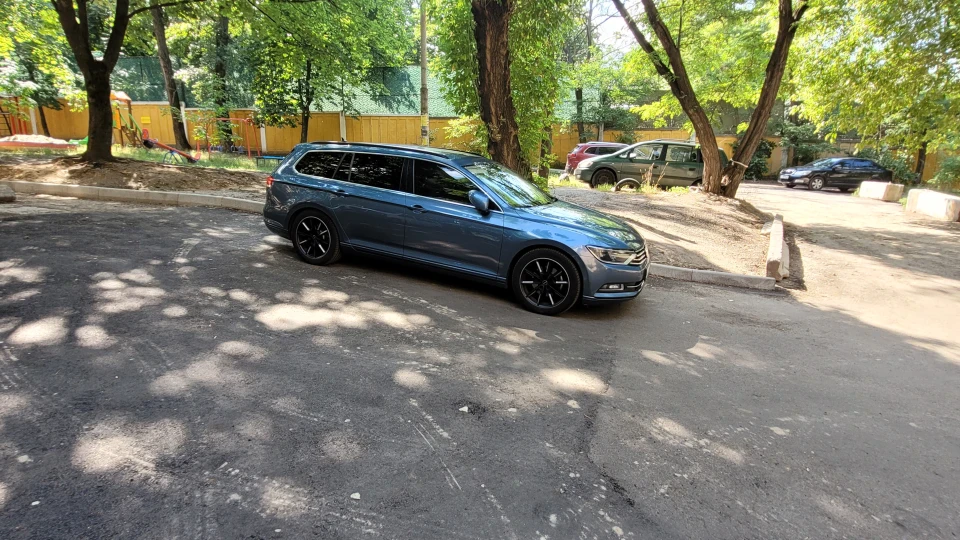 Volkswagen Passat Variant Produced by TDI sport 2