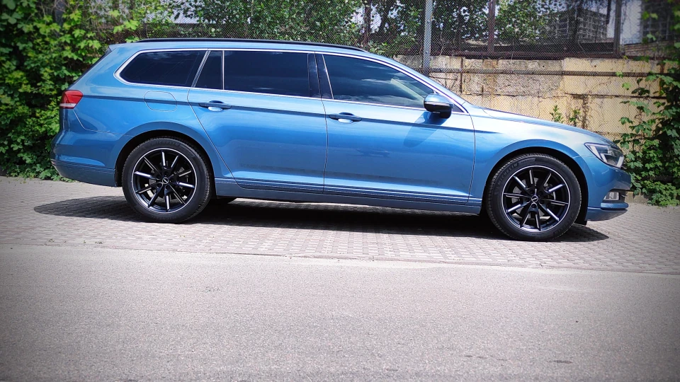 Volkswagen Passat Variant Produced by TDI sport 3