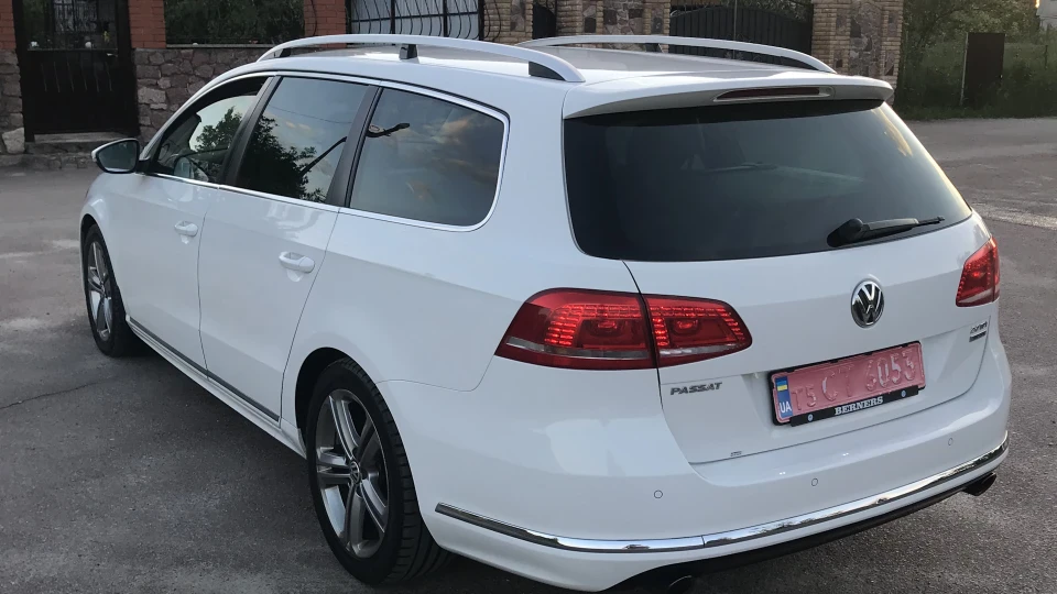 Volkswagen Passat Variant R L I N E 4