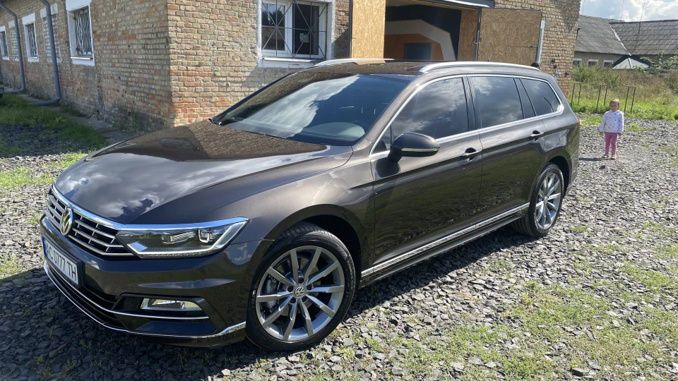 Volkswagen Passat Variant R-Line OAK Brown