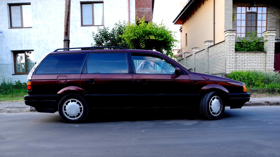 Volkswagen Passat Variant ***Ripe Cherry*** 2