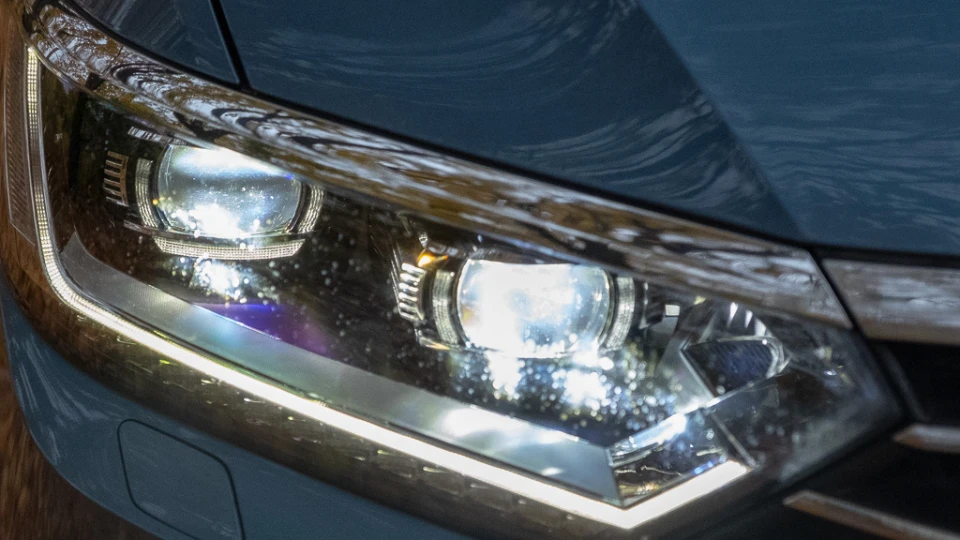 Volkswagen Passat Variant синій кракаділ 4