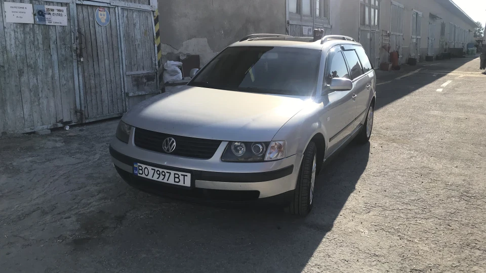 Volkswagen Passat Variant Сірий металік 1.9тді AJM