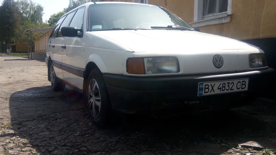 Volkswagen Passat Variant Вагон б3. 1.6 rf