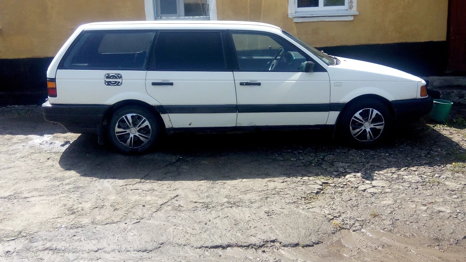 Volkswagen Passat Variant Вагон б3. 1.6 rf 3