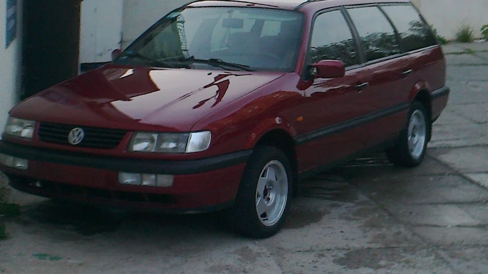 Volkswagen Passat Variant Вишневий металік 4