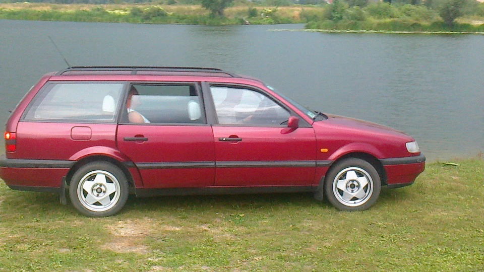 Volkswagen Passat Variant Вишневий металік 5