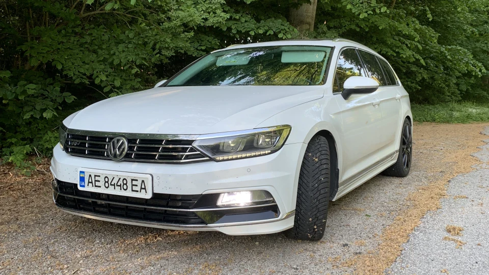 Volkswagen Passat Variant White Angels R-line 2