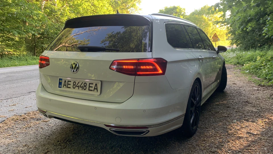 Volkswagen Passat Variant White Angels R-line 3