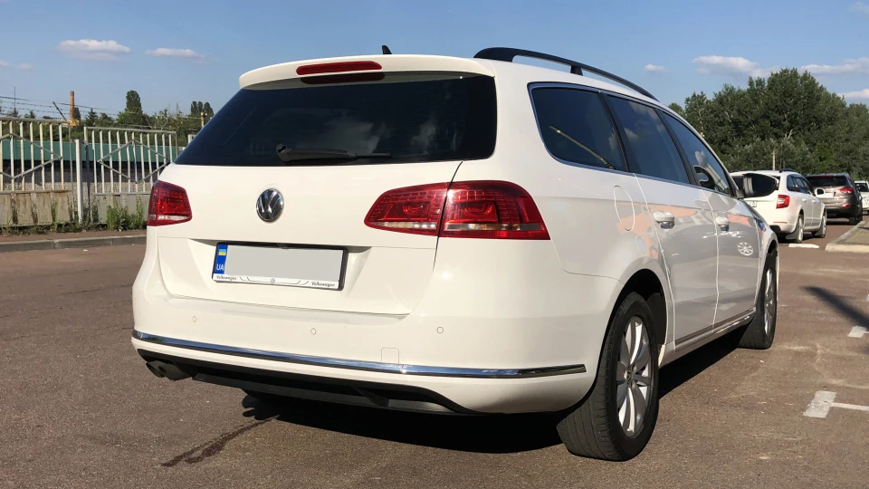 Volkswagen Passat Variant WHITE HORSE 4MOTION 2