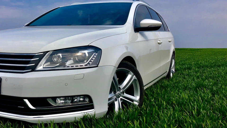 Volkswagen Passat Variant White