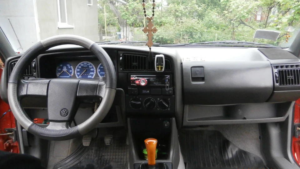 Volkswagen Passat 1.6 <88> 4