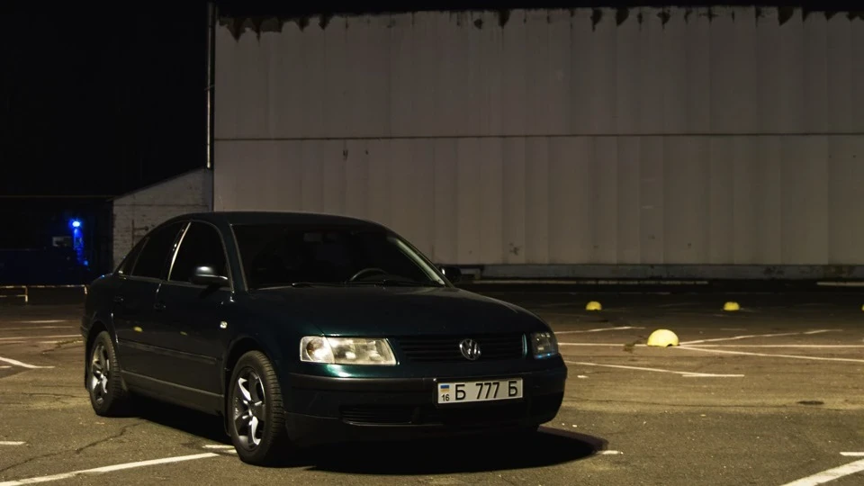 Volkswagen Passat 1.8 T 4