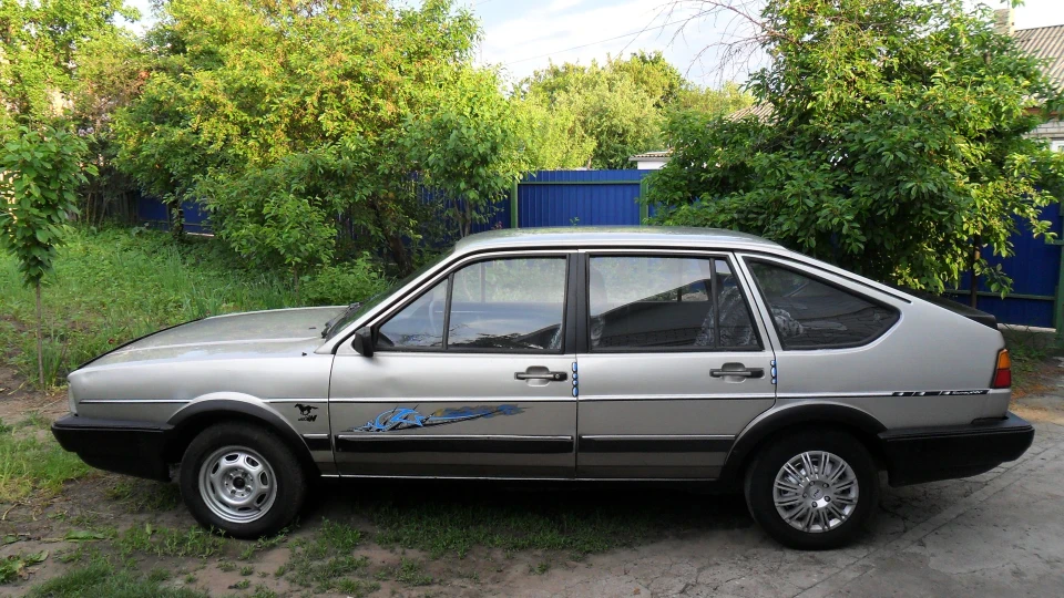 Volkswagen Passat 1.8 Хетчбек 2