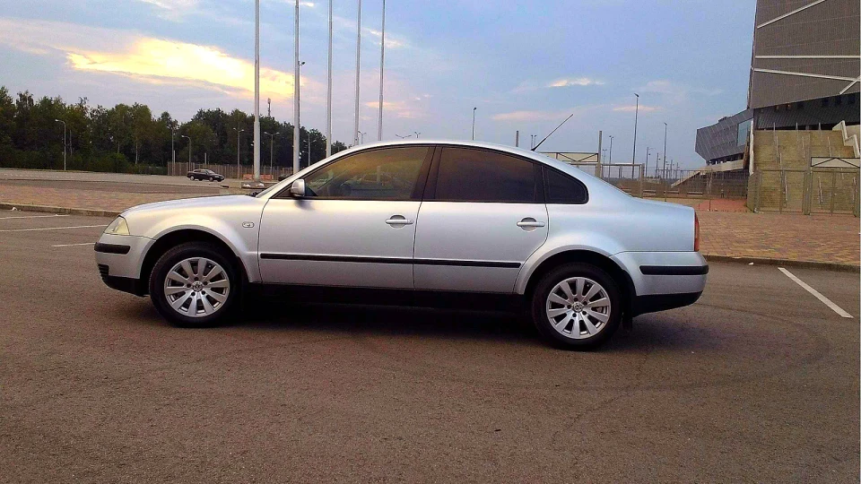 Volkswagen Passat 1.8Тツ 3
