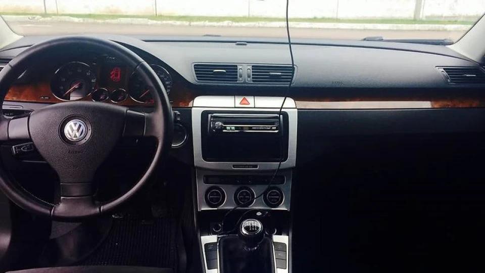 Volkswagen Passat 2.0 FSI Highline 2