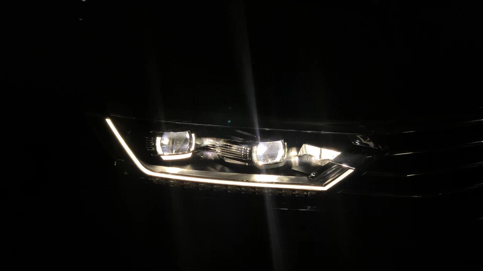Volkswagen Passat 2.0 TDI DBGA Deep Black