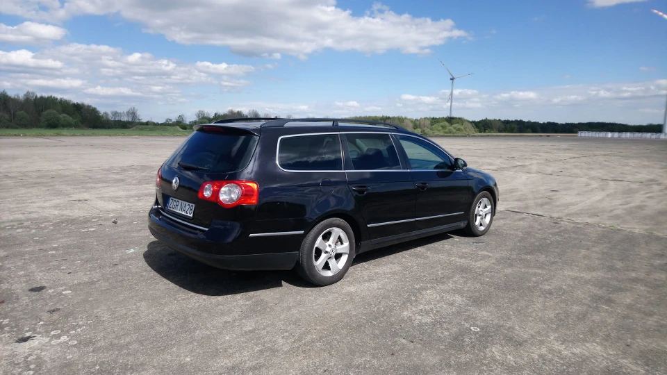 Volkswagen Passat 2.0 TDI Deep Black Pearl 4