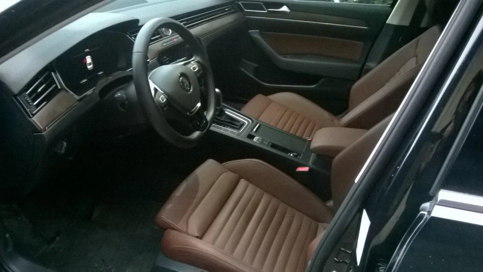Volkswagen Passat 2.0 TDI Executive 2