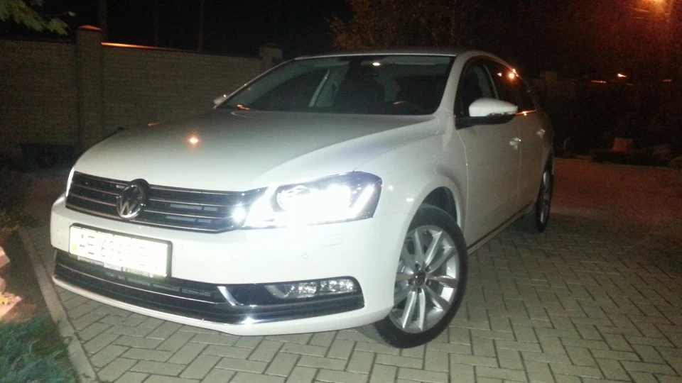 Volkswagen Passat 2.0 TDI PREMIUM 4