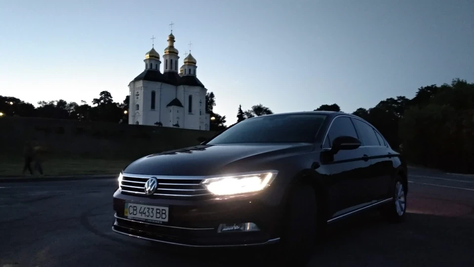 Volkswagen Passat 2.0TDI Crimson Red 4