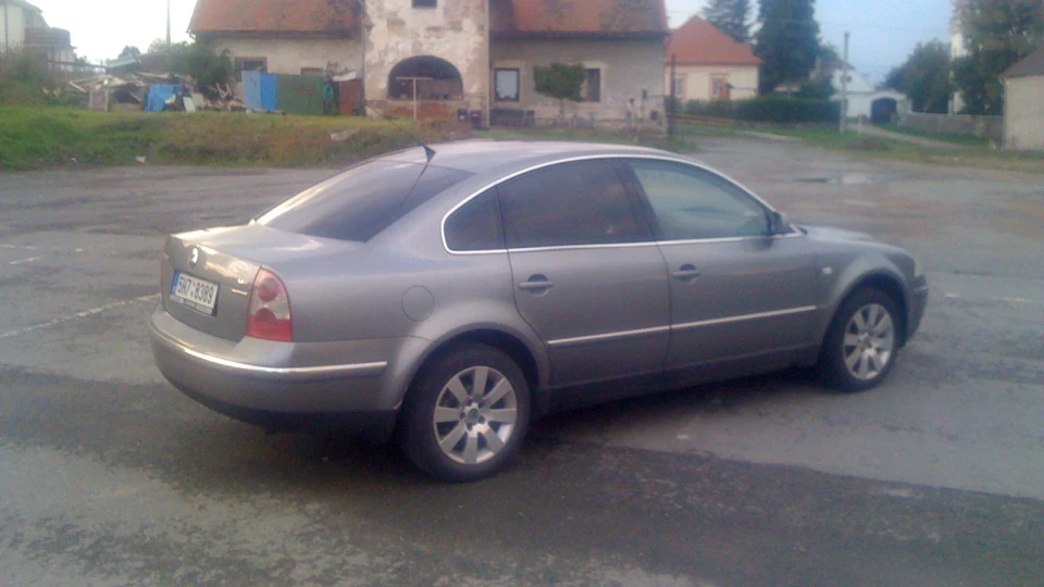 Volkswagen Passat 2.3 V5 3