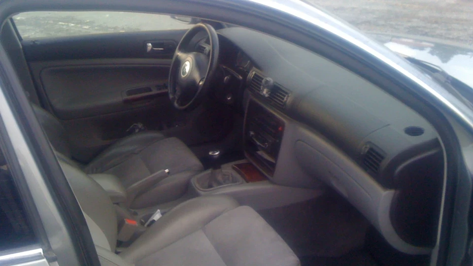 Volkswagen Passat 2.3 V5 4