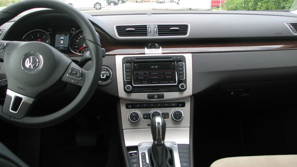 Volkswagen Passat "Black Oak Metallic 4