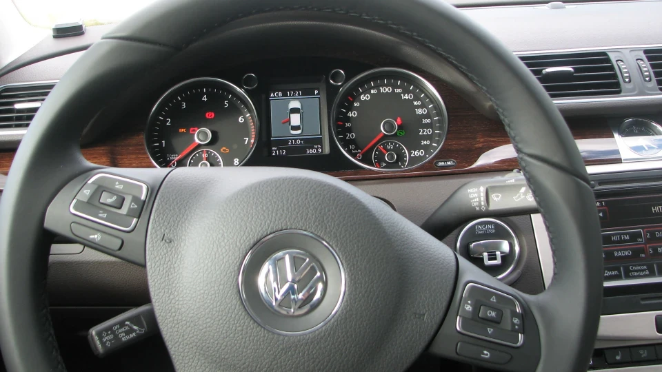 Volkswagen Passat "Black Oak Metallic 5