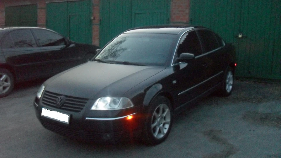 Volkswagen Passat чорний металік 2.8 5