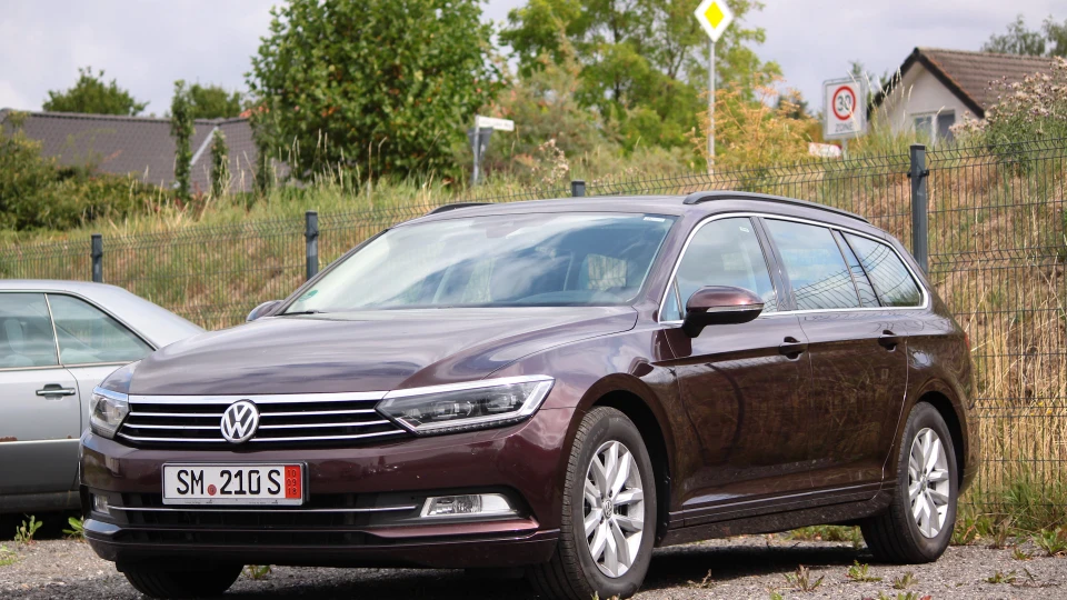 Volkswagen Passat Crimson red Metalic DSG6 2