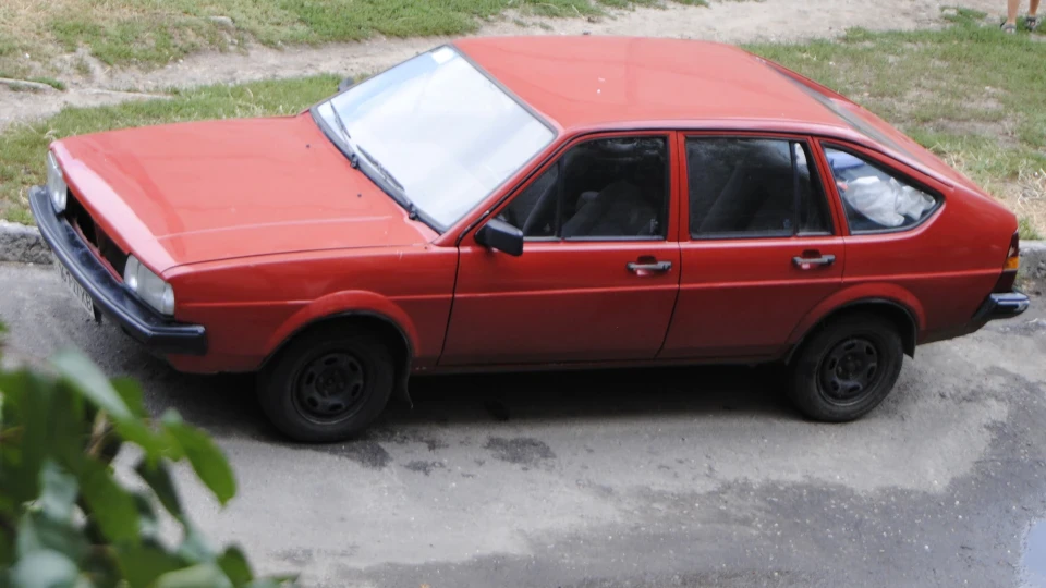 Volkswagen Passat Червона феррарі 2