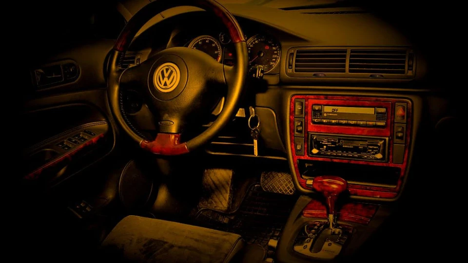 Volkswagen Passat мокрий асфальт