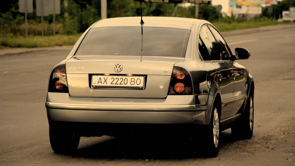 Volkswagen Passat мокрий асфальт 2