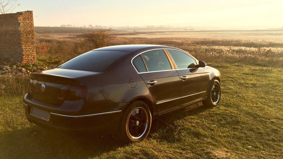 Volkswagen Passat Перламутр 2.0 FSI BVZ 5