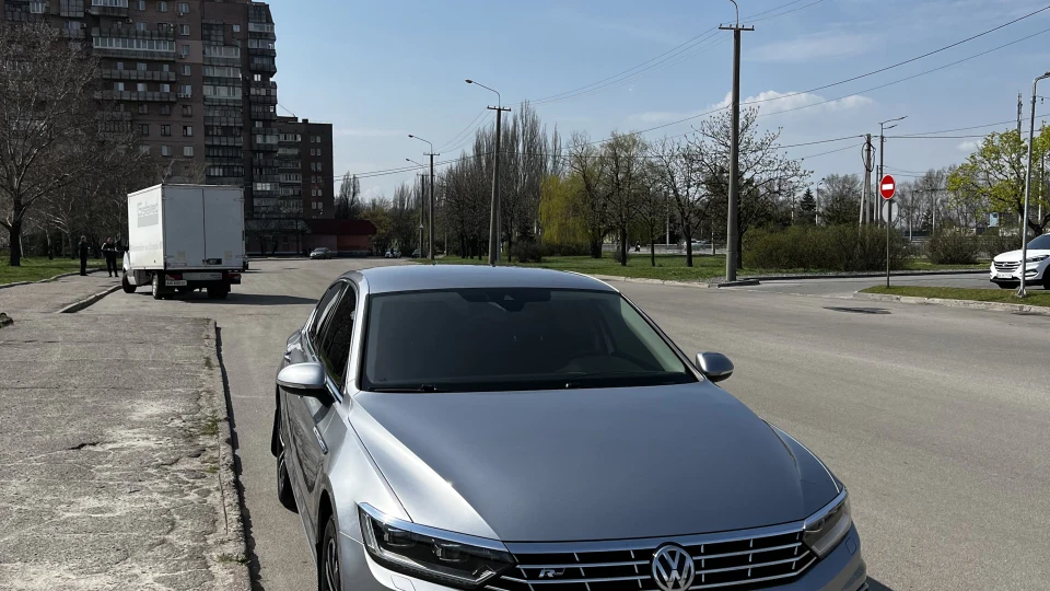 Volkswagen Passat R-VAG 2