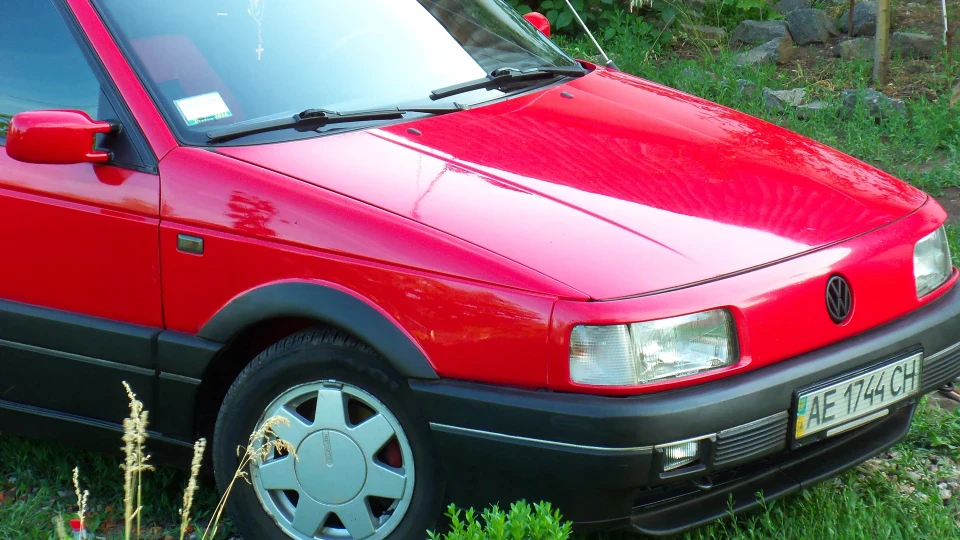 Volkswagen Passat rot aus Wolfsburg 2