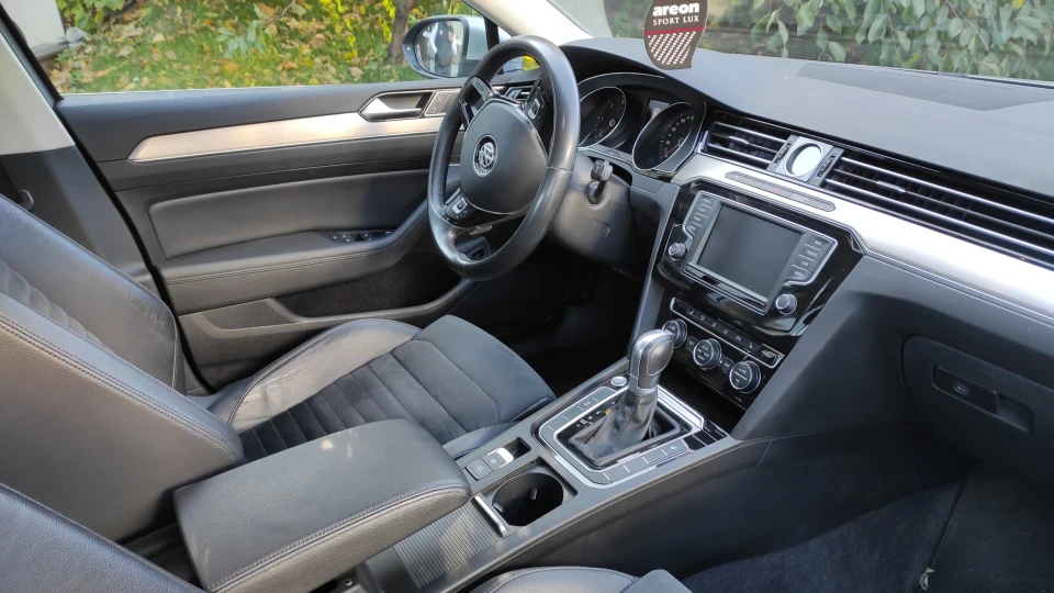 Volkswagen Passat Сріблястий Highline 2