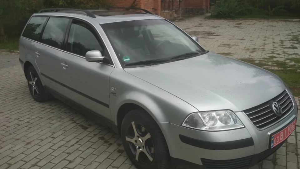 Volkswagen Passat Сріблястий ЛЮКС-купе-СВ