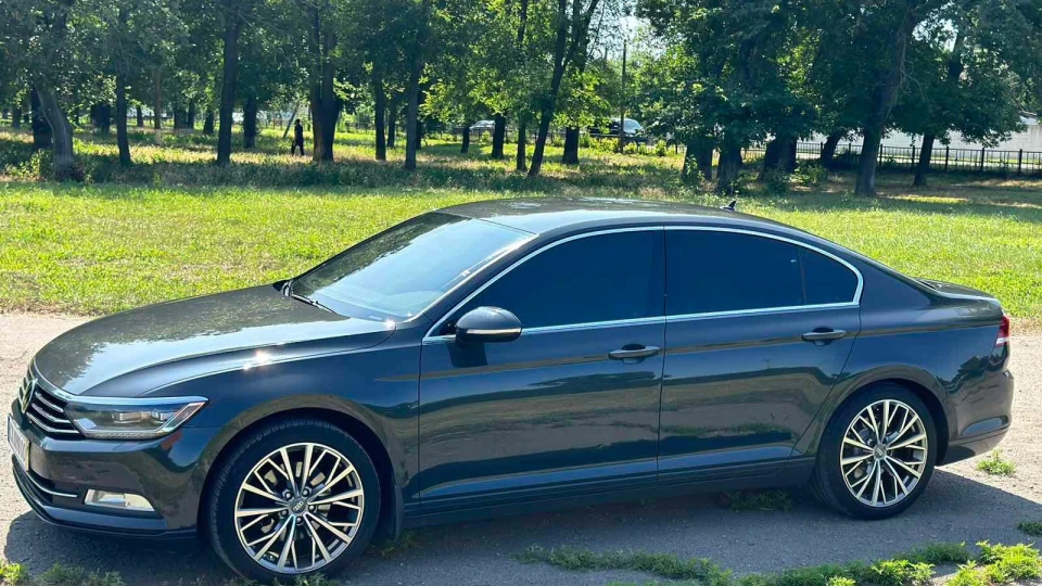 Volkswagen Passat Сірий Кардинал 5