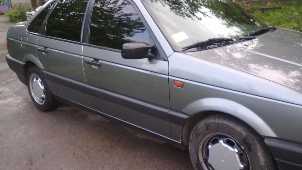 Volkswagen Passat Сірий металік 1.8 ABS 4