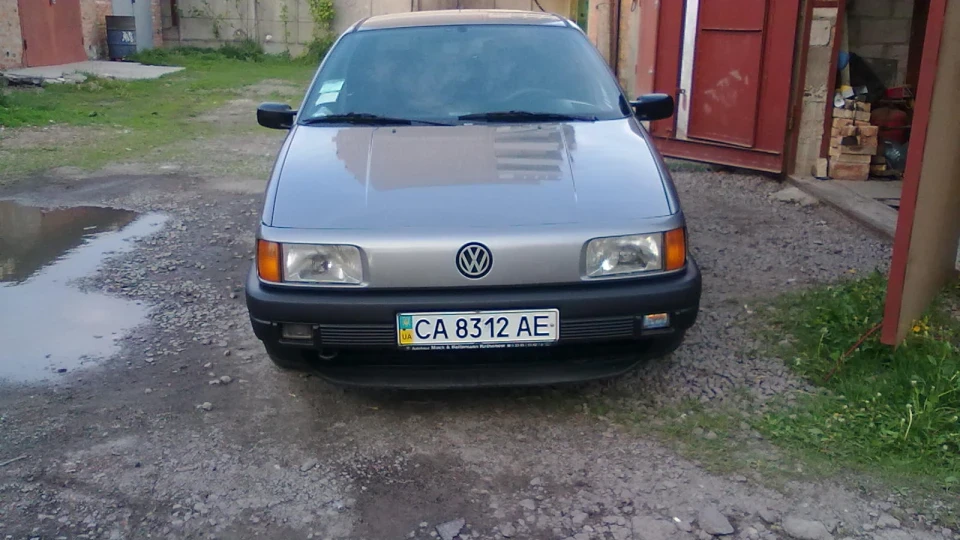 Volkswagen Passat Сірий металік 1.8 ABS 5