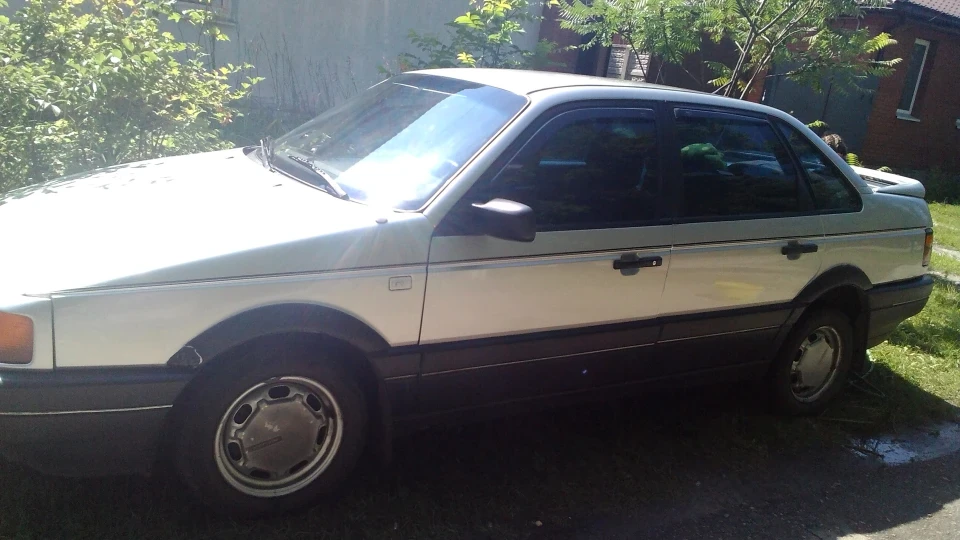 Volkswagen Passat сірий металік 2