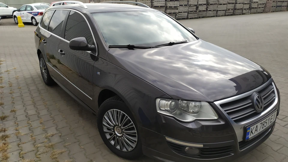 Volkswagen Passat Шиколадний маленький тан