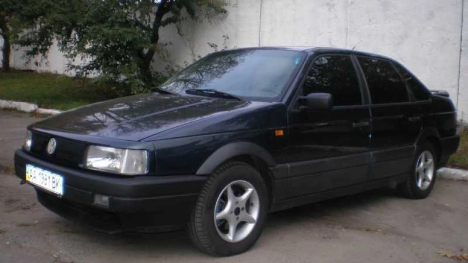 Volkswagen Passat синій металік 1,8 2